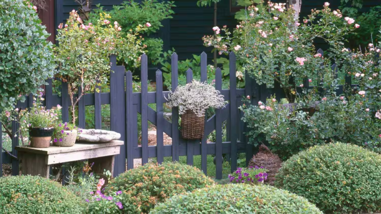 10 Beautiful Garden Fence Ideas