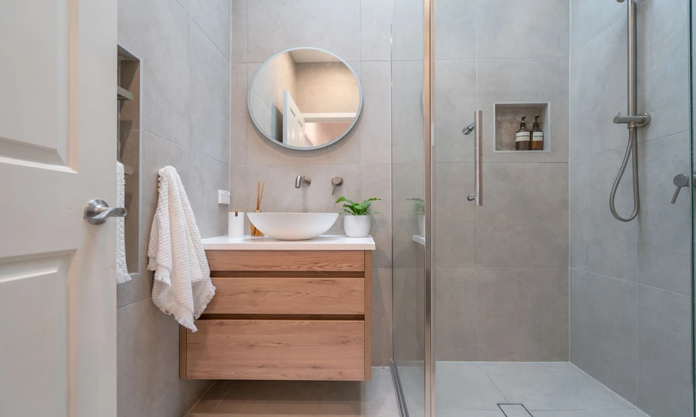 Creative Ways to Enhance Small Bathrooms with Functional Vanity Designs